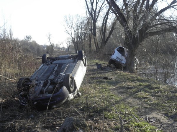 ДТП на Набережній у Луцьку: машини злетіли в долину річки